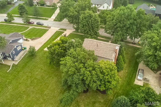 1583 Mason Knoll Road, Town And Country, MO 63131