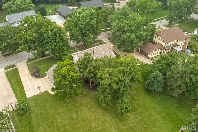 1583 Mason Knoll Road, Town And Country, MO 63131