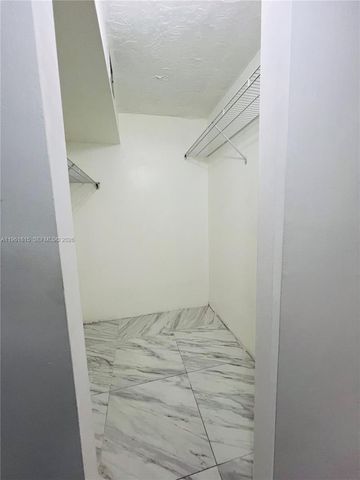 7300 NW 17th St 416, Plantation, FL 33313