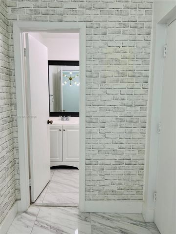 7300 NW 17th St 416, Plantation, FL 33313