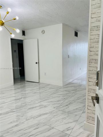 7300 NW 17th St 416, Plantation, FL 33313