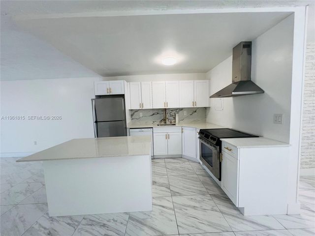 7300 NW 17th St 416, Plantation, FL 33313