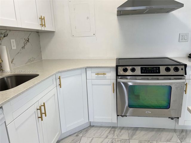 7300 NW 17th St 416, Plantation, FL 33313