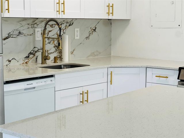 7300 NW 17th St 416, Plantation, FL 33313