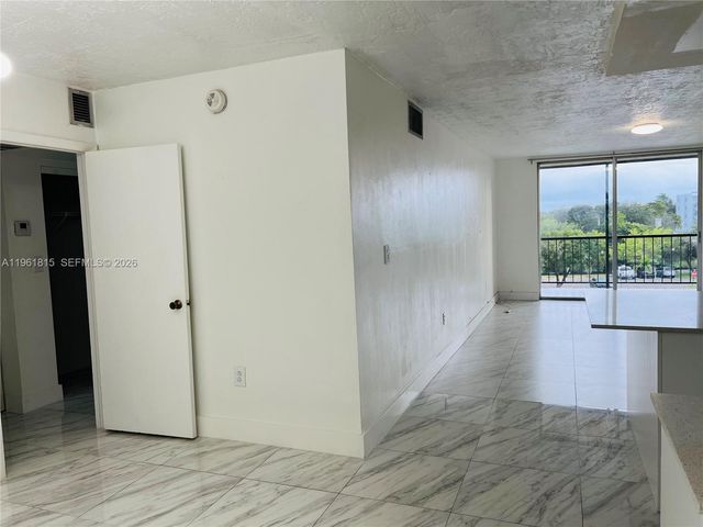 7300 NW 17th St 416, Plantation, FL 33313