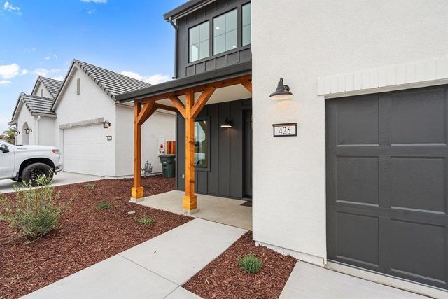 425 Maria Drive, Hollister, CA 95023