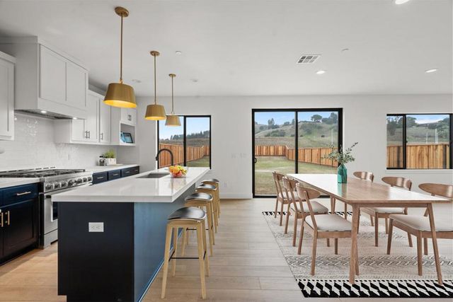 425 Maria Drive, Hollister, CA 95023