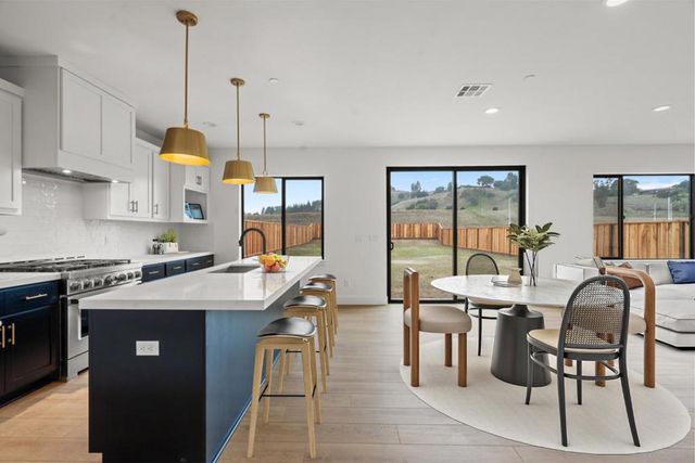 425 Maria Drive, Hollister, CA 95023