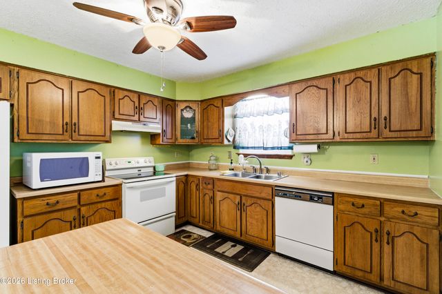 1746 Holly Ct, Radcliff, KY 40160