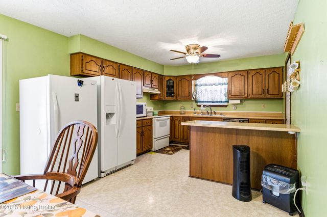 1746 Holly Ct, Radcliff, KY 40160