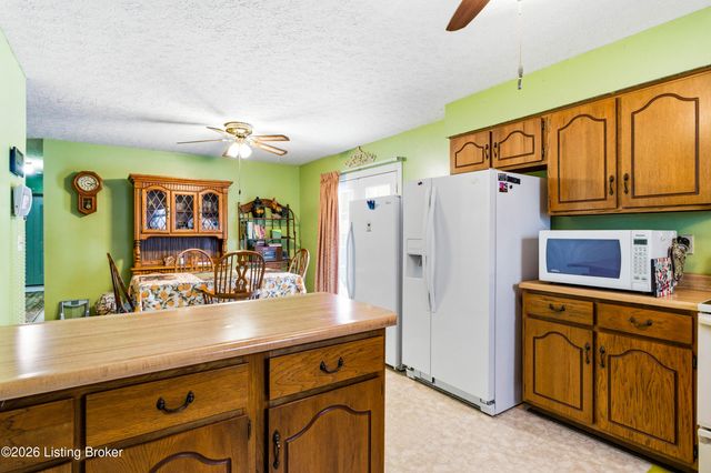 1746 Holly Ct, Radcliff, KY 40160