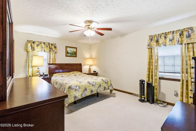 1746 Holly Ct, Radcliff, KY 40160