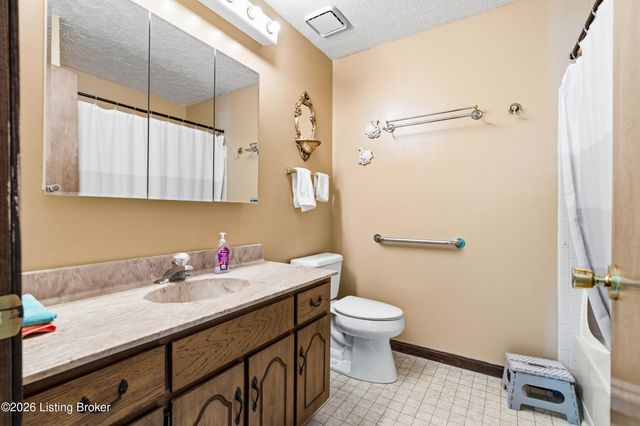 1746 Holly Ct, Radcliff, KY 40160