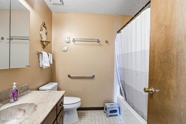 1746 Holly Ct, Radcliff, KY 40160