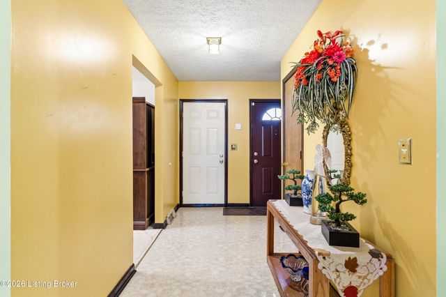 1746 Holly Ct, Radcliff, KY 40160