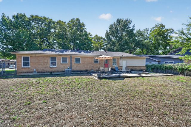 15 Page Street, Hurst, TX 76053