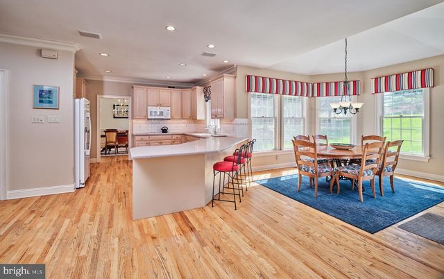 37 ALEXANDERS CT, Newtown, PA 18940