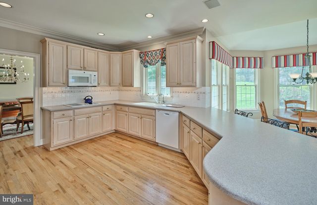 37 ALEXANDERS CT, Newtown, PA 18940