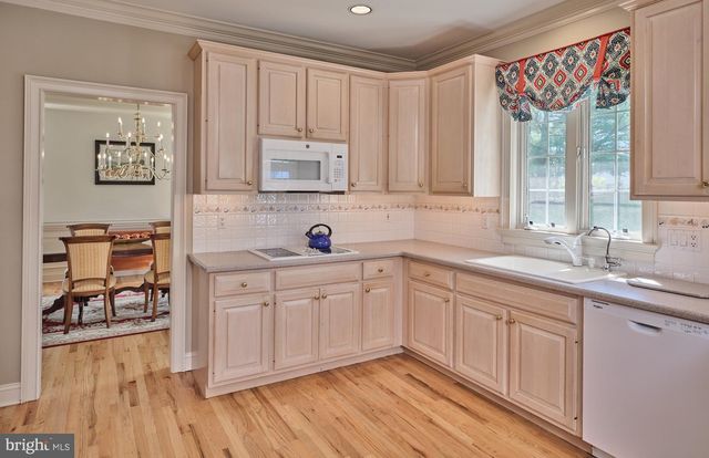 37 ALEXANDERS CT, Newtown, PA 18940