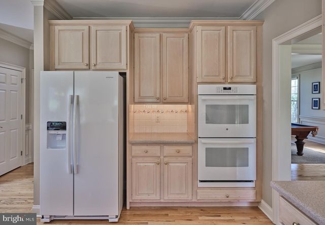 37 ALEXANDERS CT, Newtown, PA 18940