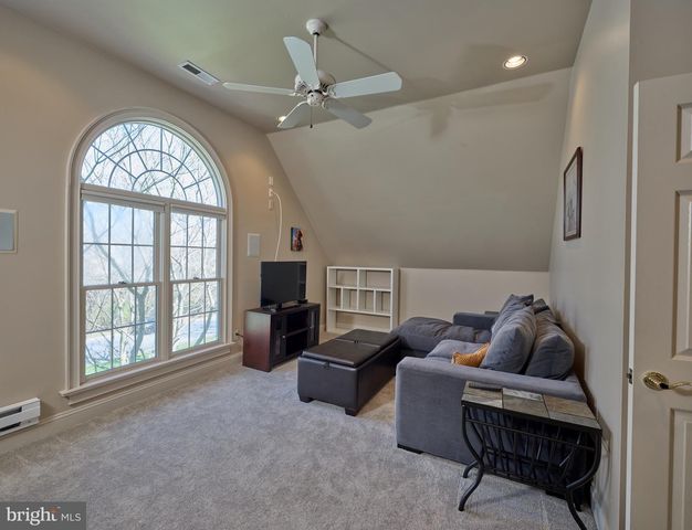 37 ALEXANDERS CT, Newtown, PA 18940