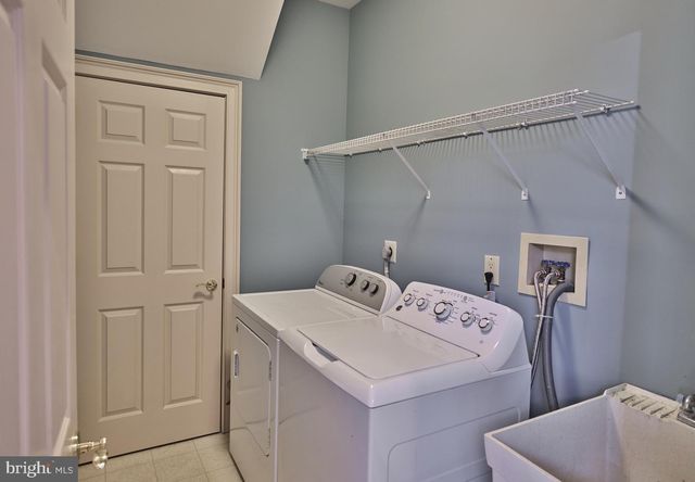 37 ALEXANDERS CT, Newtown, PA 18940