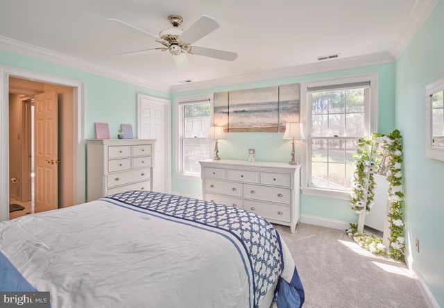 37 ALEXANDERS CT, Newtown, PA 18940