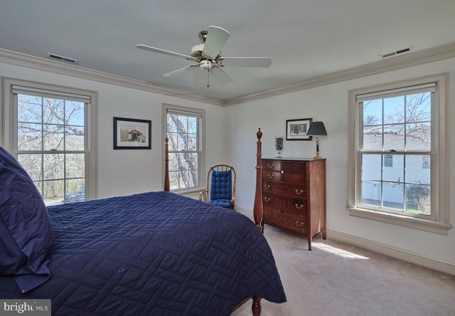 37 ALEXANDERS CT, Newtown, PA 18940