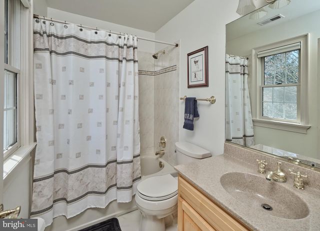 37 ALEXANDERS CT, Newtown, PA 18940