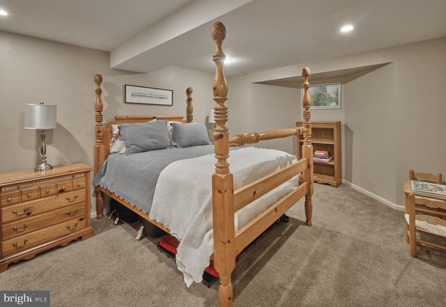 37 ALEXANDERS CT, Newtown, PA 18940