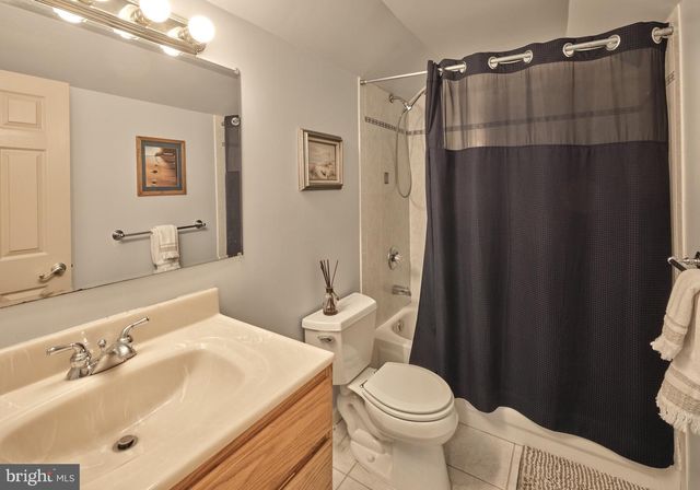 37 ALEXANDERS CT, Newtown, PA 18940