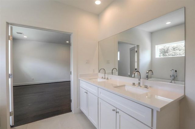 7714 Jacquelyn Oaks Road, Houston, TX 77055