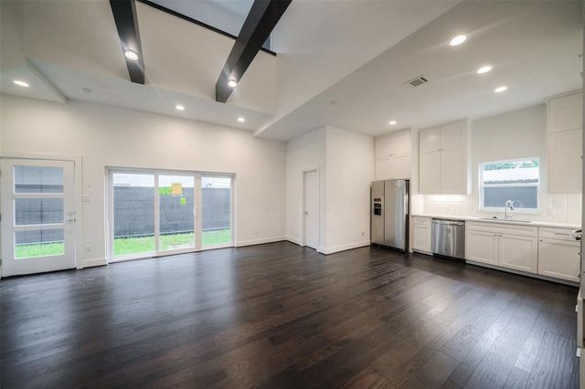 7714 Jacquelyn Oaks Road, Houston, TX 77055