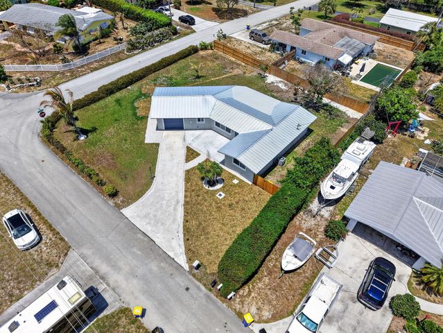 9361 SE Duncan Street, Hobe Sound, FL 33455
