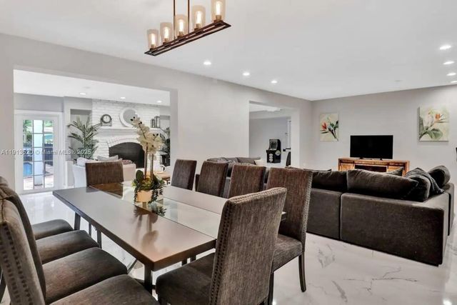 1025 N Southlake Dr, Hollywood, FL 33019