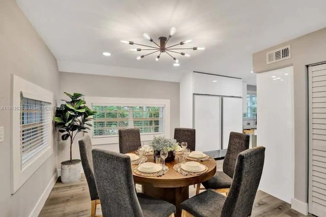 1025 N Southlake Dr, Hollywood, FL 33019