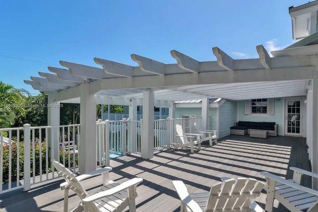 1025 N Southlake Dr, Hollywood, FL 33019