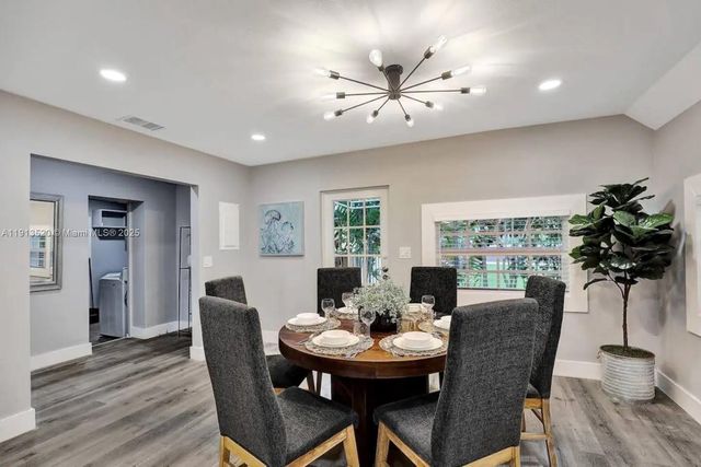 1025 N Southlake Dr, Hollywood, FL 33019