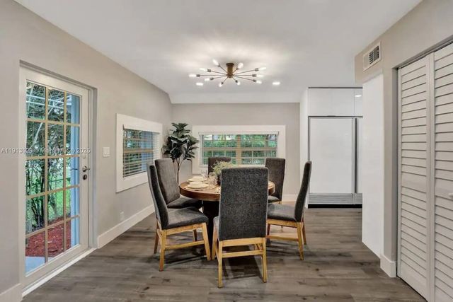 1025 N Southlake Dr, Hollywood, FL 33019