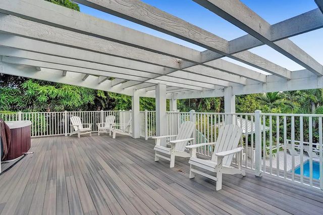 1025 N Southlake Dr, Hollywood, FL 33019