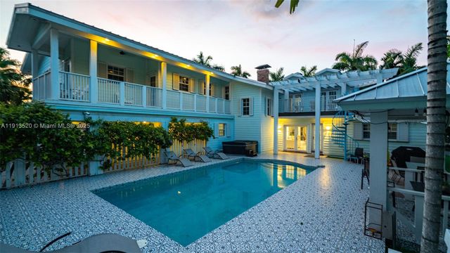 1025 N Southlake Dr, Hollywood, FL 33019