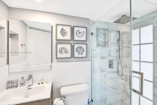 1025 N Southlake Dr, Hollywood, FL 33019