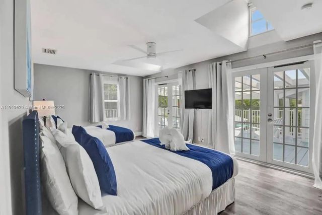 1025 N Southlake Dr, Hollywood, FL 33019