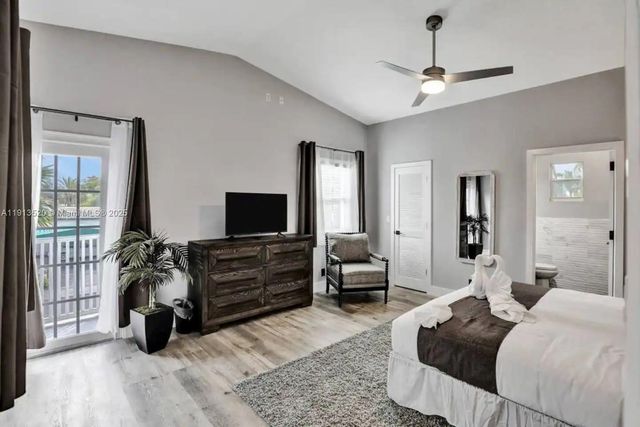 1025 N Southlake Dr, Hollywood, FL 33019