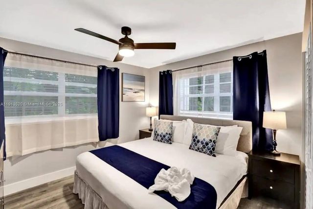 1025 N Southlake Dr, Hollywood, FL 33019