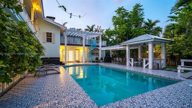 1025 N Southlake Dr, Hollywood, FL 33019