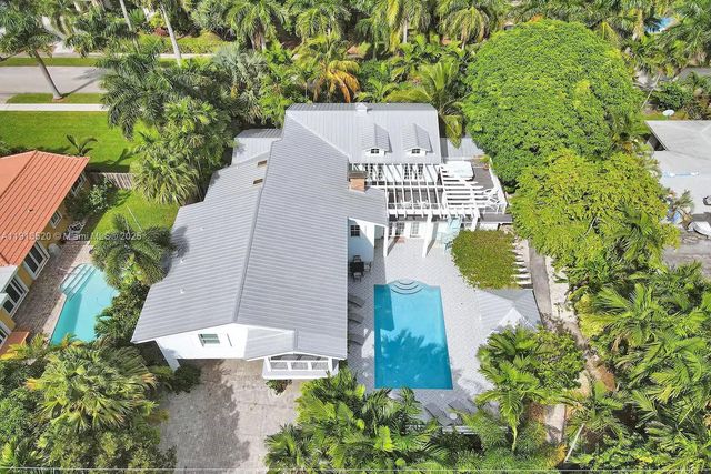 1025 N Southlake Dr, Hollywood, FL 33019