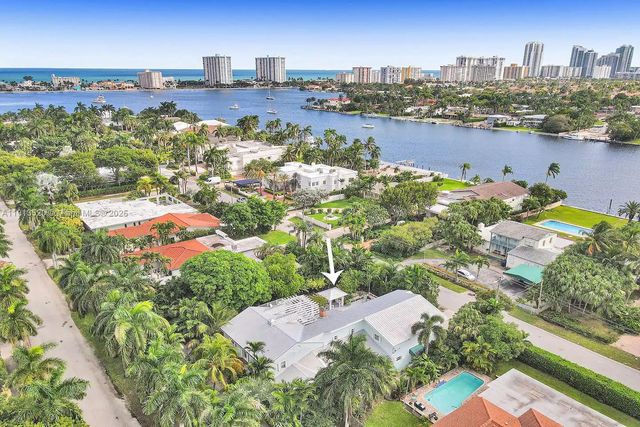 1025 N Southlake Dr, Hollywood, FL 33019