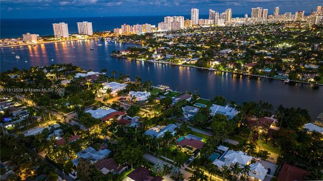 1025 N Southlake Dr, Hollywood, FL 33019