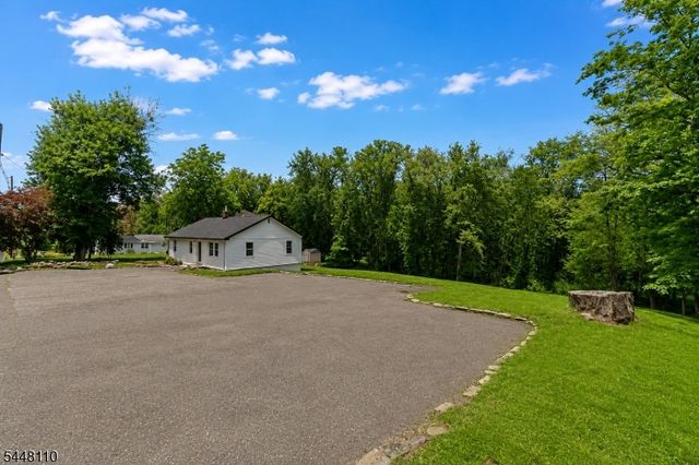 74 Hook Mountain Rd, Montville Twp., NJ 07045